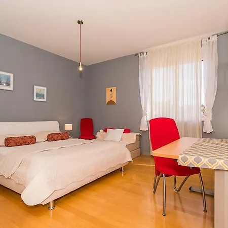 Apartment Old Town With Sea View *