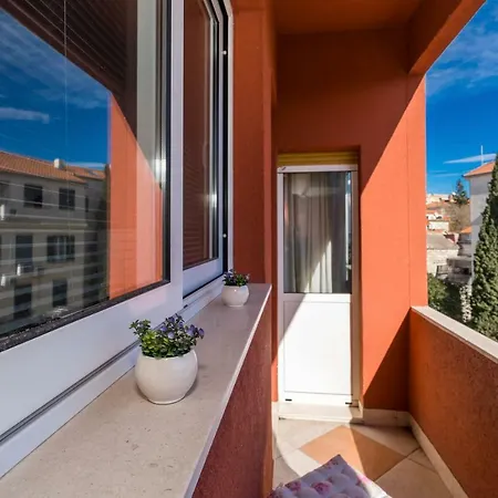 Apartment Old Town With Sea View *