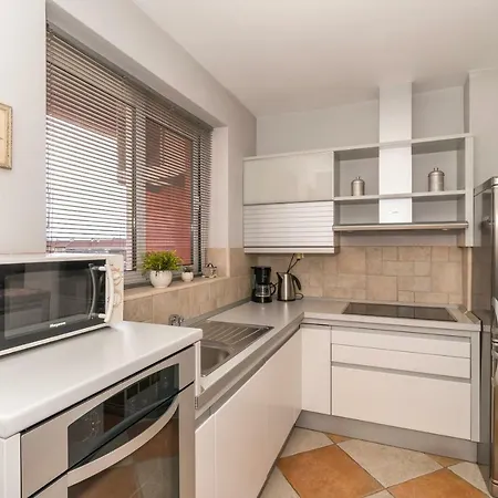 Old Town With Sea View Apartment Split