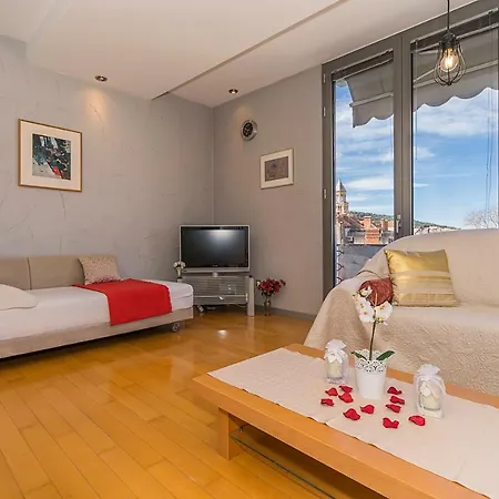 Old Town With Sea View Apartment *