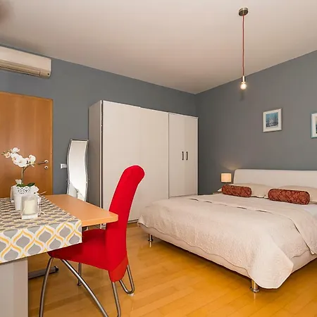 Apartment Old Town With Sea View Split